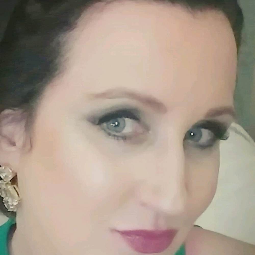 Meet your Posher, Carrie